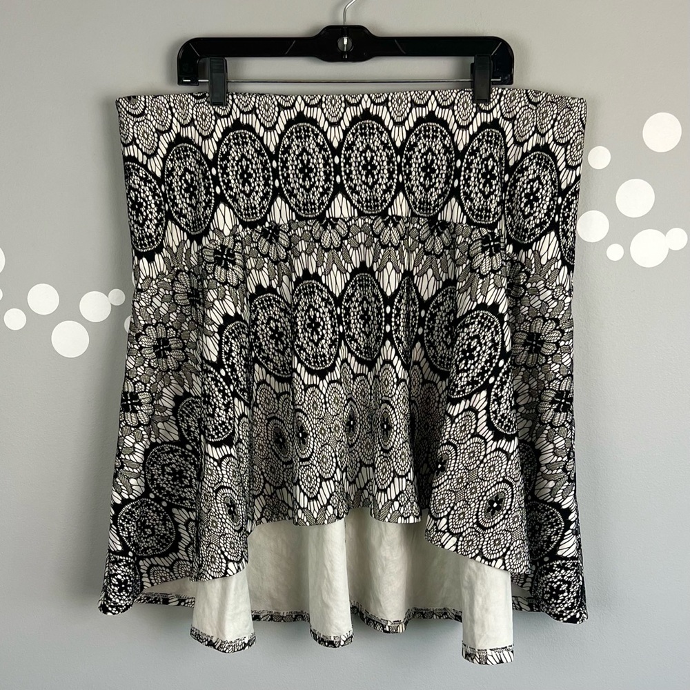 Torrid Bonded Lace Skater Skirt Size 2X